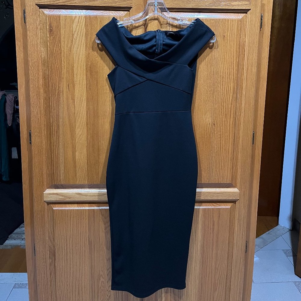 Black off the shoulders Midi Dres size XS